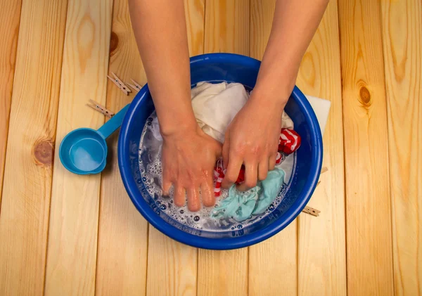 Femme lavage des mains — Photo