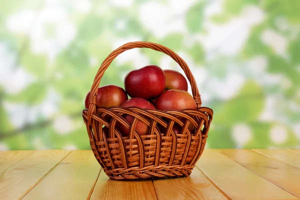 Wattled basket with the apples — Stock Photo, Image