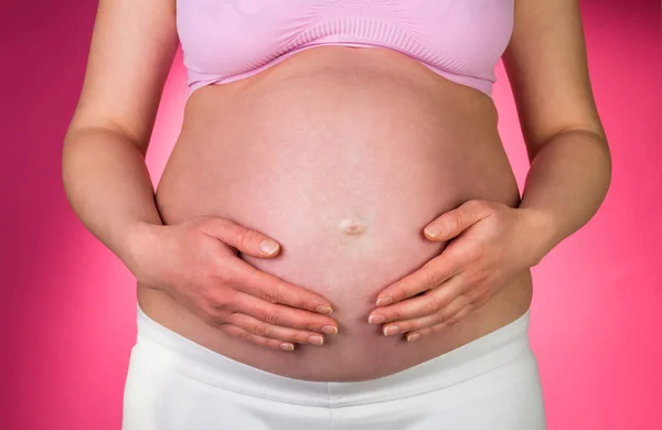 Barriga de mulher grávida — Fotografia de Stock