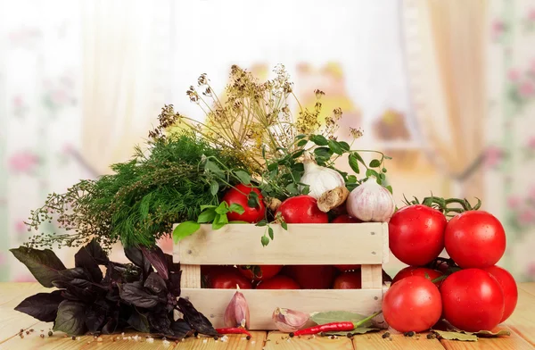 Tomatoes and herbs in crate — Stock Photo, Image