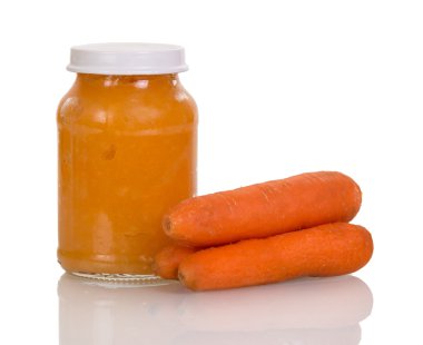 iki taze havuç üzerine beyaz izole