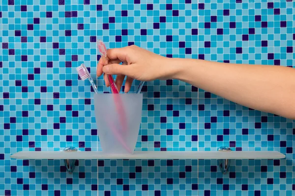 Hand taking toothbrush — Stock Photo, Image