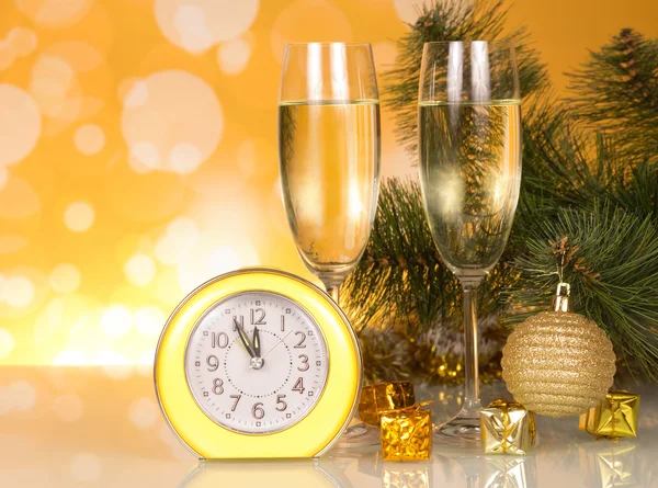 Champagne and clock — Stock Photo, Image