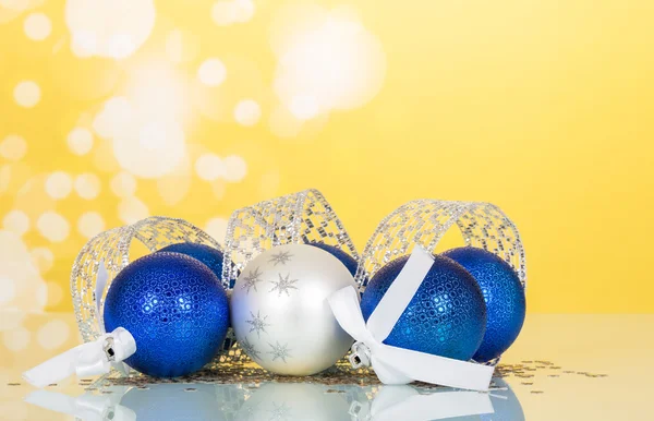 Decorazioni di Natale blu e bianco — Foto Stock