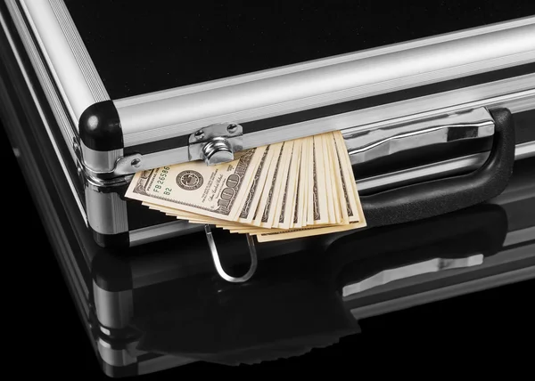 Srebrną walizkę z pieniędzmi — Zdjęcie stockowe