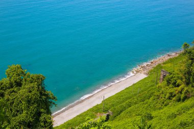 Batumi Georgia 'daki kayadan mavi denizin güzel manzarası. Yukarıdan Sealine.