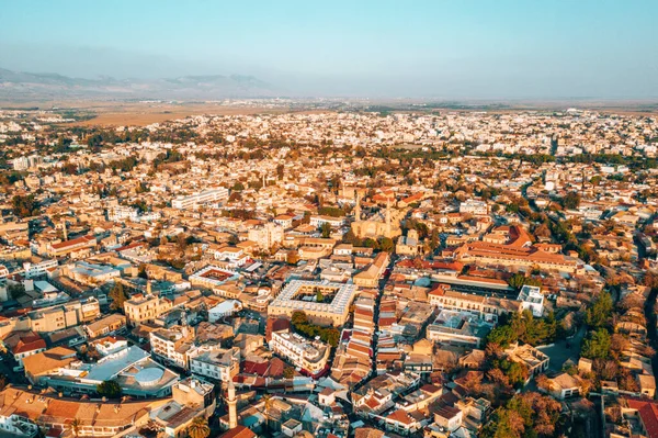 Eine Luftaufnahme Der Ikonischen Ummauerten Hauptstadt Nikosia Zypern Einem Strahlend — Stockfoto