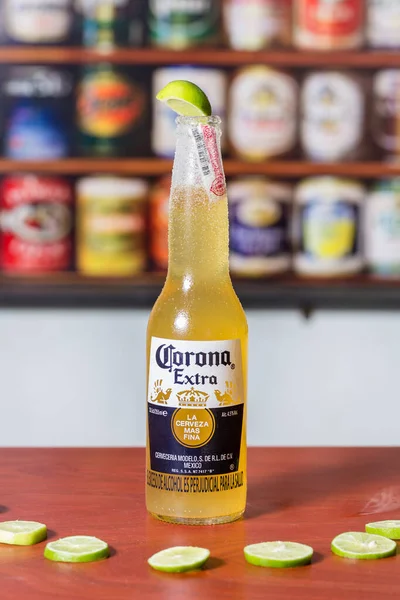 Ccuta Colômbia Mar 2018 Gelo Poderia Corona Cerveja Com Limão — Fotografia de Stock