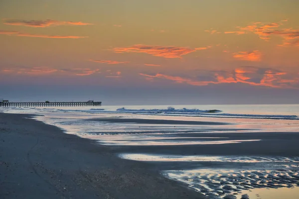 Yaz Günbatımında Boş Bir Plajın Yatay Görüntüsü — Stok fotoğraf