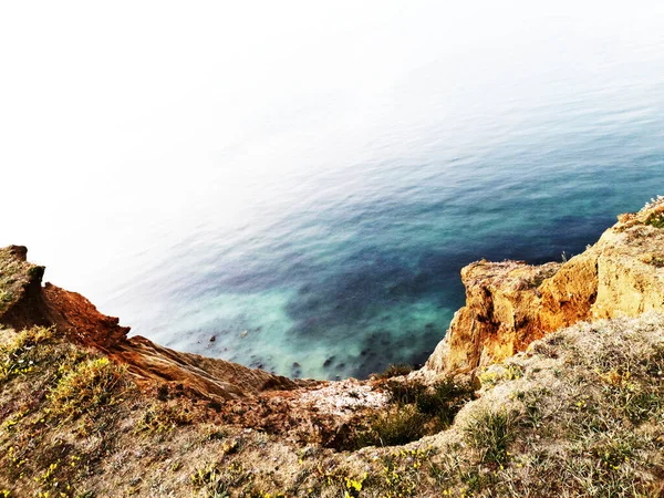 Bel Colpo Una Scogliera Mare Calmo — Foto Stock