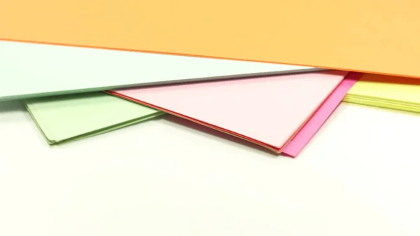Ένα Κοντινό Πλάνο Χρωματισμένων Φύλλων Χαρτιού — Φωτογραφία Αρχείου