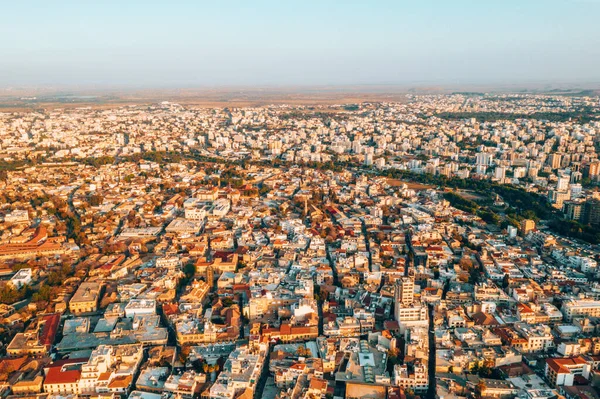 Hisnande Antenn Utsikt Över Huvudstaden Nicosia Cypern Den Blanka Himlen — Stockfoto