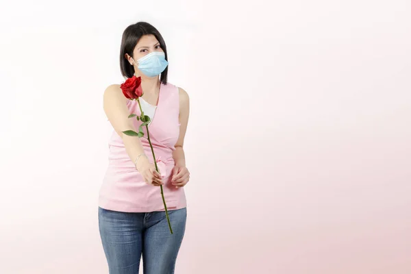 Young Woman Holding Rose Her Hands Wearing Sanitary Mask Concept — Stock Photo, Image