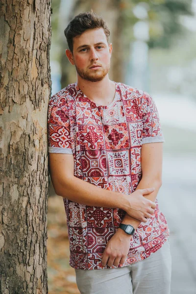 Young Caucasian Male Red Patterned Shirt Leaning Tree — Stock Photo, Image