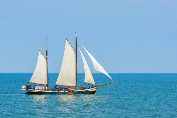 Gammal Holländsk Clipper Fartyg Seglar Vid Sjön Ijssel Nära Staden — Stockfoto