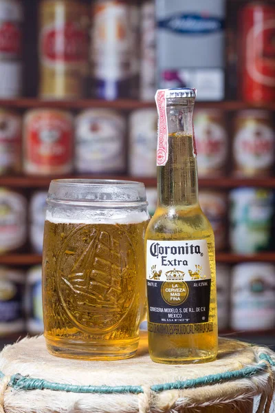 Ccu Colombie Mars 2018 Cold Coronita Avec Verre Versé Intérieur — Photo