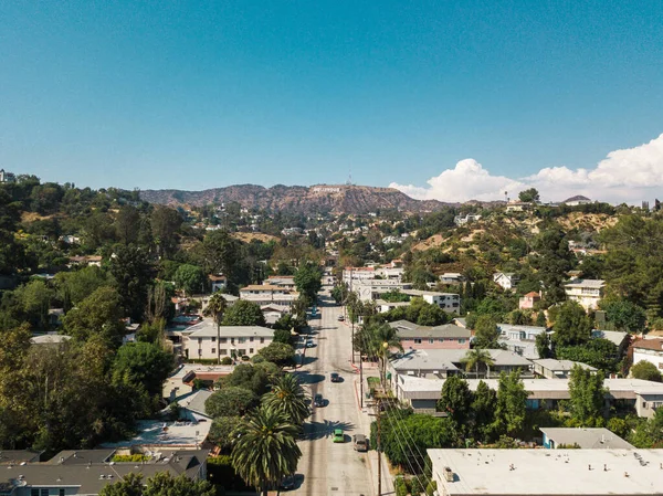 Uma Tomada Aérea Casas Los Angeles Perto Sinal Hollywood — Fotografia de Stock