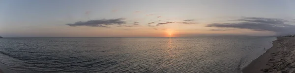 Panoramique Beau Coucher Soleil Dans Mer Eau Est Calme Ciel — Photo