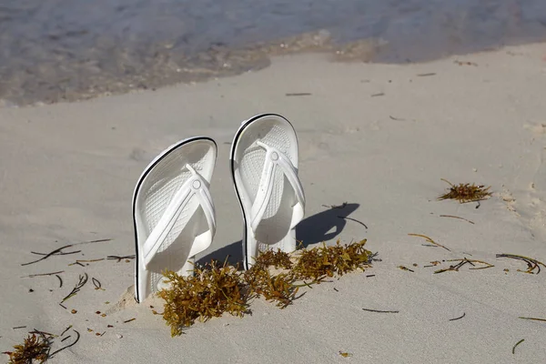 Closeup Shot White Sandals Beach — Stock Photo, Image