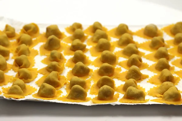 Eine Nahaufnahme Von Frisch Zubereiteten Tortellini Pasta Die Mit Fleisch — Stockfoto