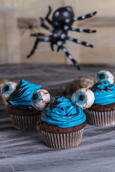 Cupcake Halloween Chocolat Crème Batterie Bleue Noire Des Yeux Gomme — Photo