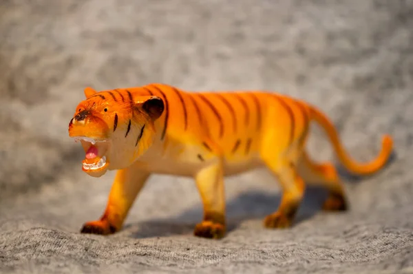 Närbild Leksaksfigur Tiger — Stockfoto