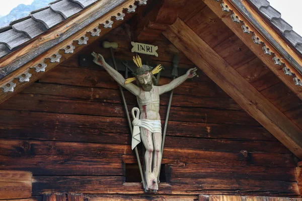 Statuie Crucificare Mică Biserică Lemn Din Alpii Austrieci — Fotografie, imagine de stoc