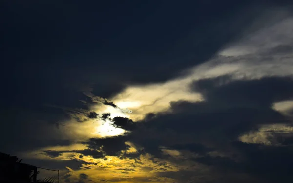 日没時の空の雲 — ストック写真