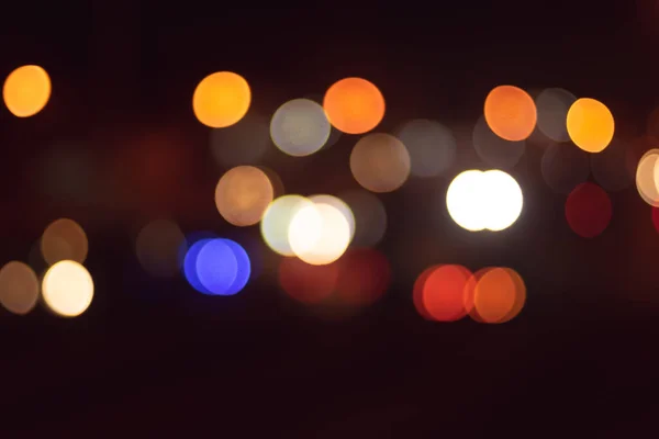 Odaklanamayan Renkli Sokak Işıklarının Soyut Sahte Arkaplanı — Stok fotoğraf