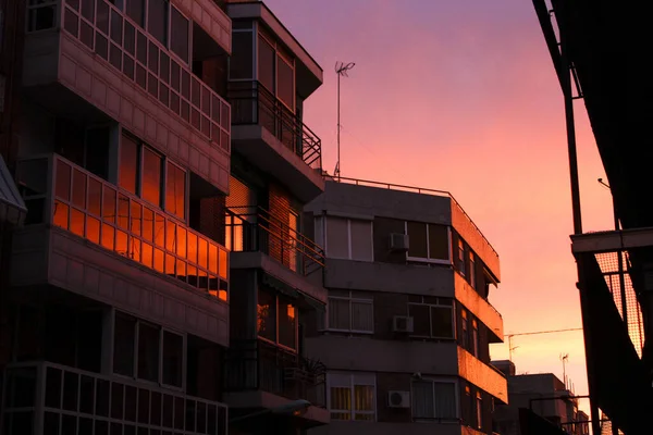 Low Angle Shot Detail Modern Residential Apartment Building Exterior Sunset — Stock Photo, Image