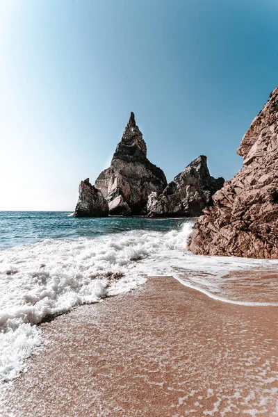 葡萄牙辛特拉海岸附近的一个垂直石阵 — 图库照片
