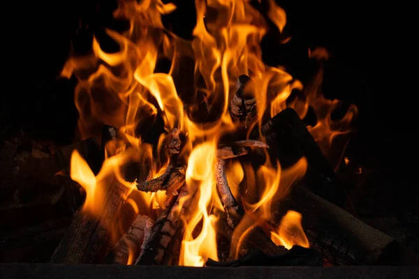 Şenlik Ateşine Yakın Çekim Yanan Odun — Stok fotoğraf
