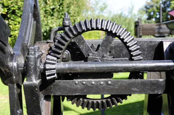 Detailní Záběr Černých Velkých Ozubených Kol Starého Stroje — Stock fotografie