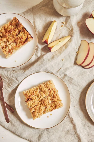 Ein Blick Von Oben Auf Köstlichen Hausgemachten Apfelkuchen Mit Streuseln — Stockfoto