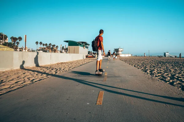 Sporty Male Skateboarding Beach Palms Wearing Shorts Shirt Backpack — Stock Photo, Image