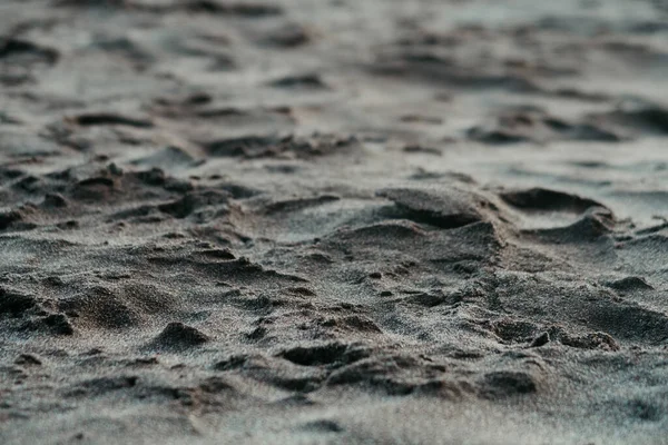 Eine Vertikale Aufnahme Einer Einsamen Person Die Meer Der Nähe — Stockfoto