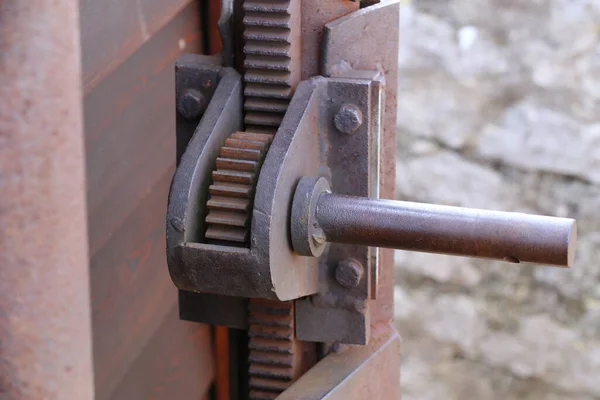 Plan Rapproché Une Boîte Vitesses Métal Dans Ancien Mécanisme — Photo