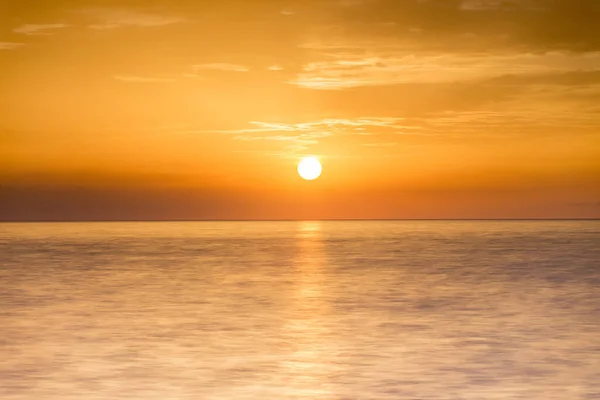 Cenário Fascinante Pôr Sol Sobre Oceano — Fotografia de Stock