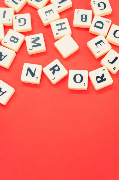 Bovenaanzicht Van Letters Van Het Alfabet Houten Stukken Het Rode — Stockfoto