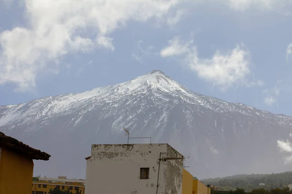 Hermoso Plano Una Montaña Nevada Visible Desde Tenerife España — Foto de Stock