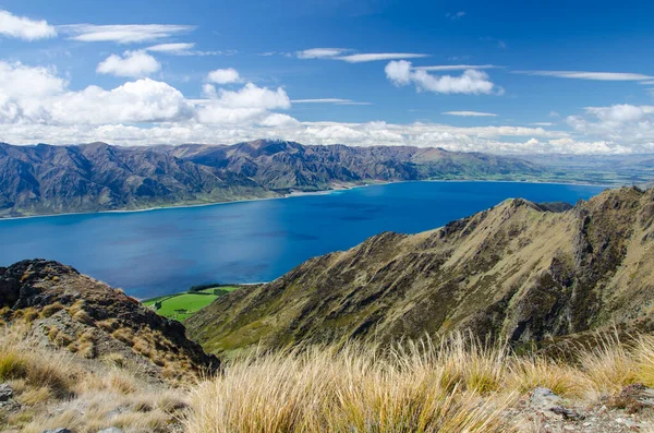 ニュージーランドのイスマスピークと湖の閉鎖ショット — ストック写真