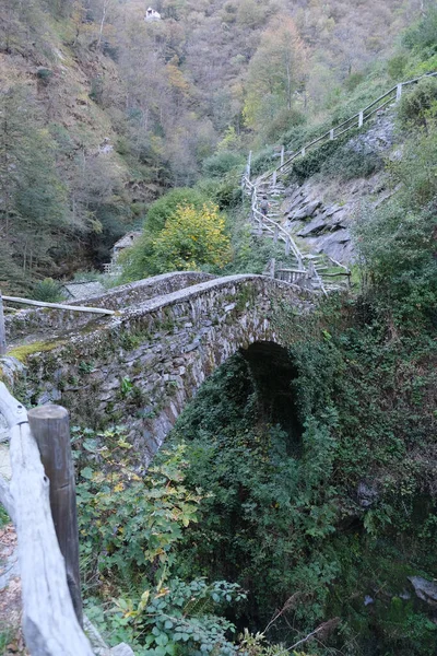 Oude Stenen Brug Zuidelijke Alsp Van Zwitserland Kanton Ticino — Stockfoto