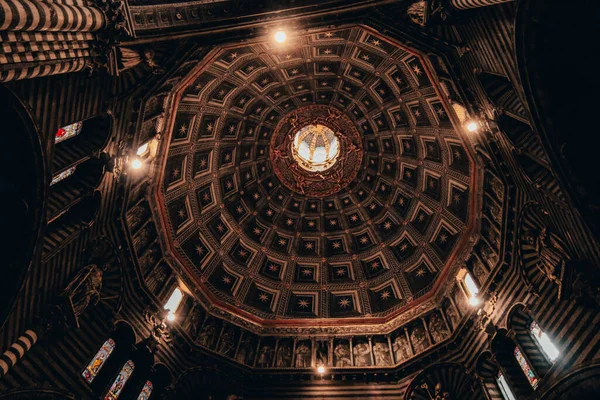 Ein Atemberaubender Blick Auf Einen Wunderschönen Innenraum Der Kathedrale Von — Stockfoto