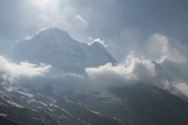 Maestoso Scatto Massiccio Roccioso Ricoperto Neve Dell Annapurna Con Cime — Foto Stock