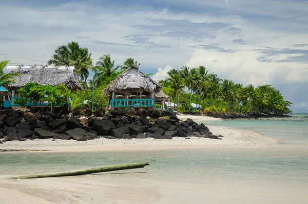 Beach Surrounded Palm Trees Small Cottages Sea Savai Island Samoa — Zdjęcie stockowe