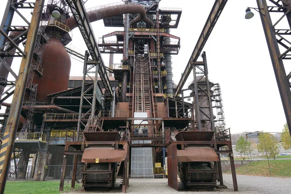 Torre Negrita Bajo Cielo Nublado Durante Día Ostrava República Checa — Foto de Stock