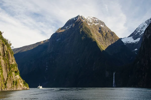 Close Lago Montanhas Milford Sound Nova Zelândia — Fotografia de Stock