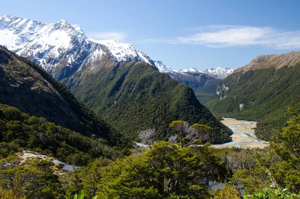 Eine Nahaufnahme Von Verschneiten Bergen Vom Routeburn Track Neuseeland — Stockfoto