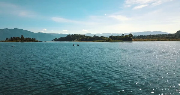Повітряний Вид Маленького Човна Пливе Озері Атітлан Гватемалі — стокове фото