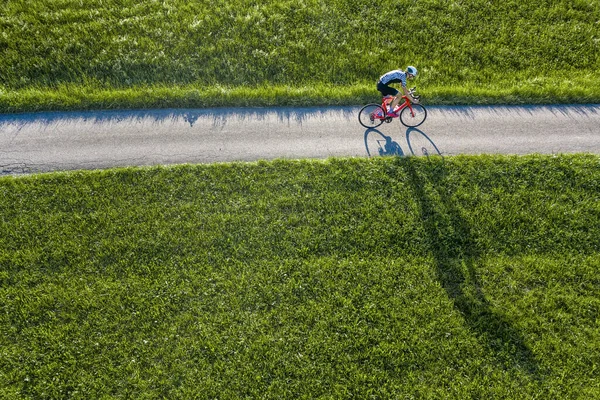 Беспилотник Спортсмена Велосипеде — стоковое фото